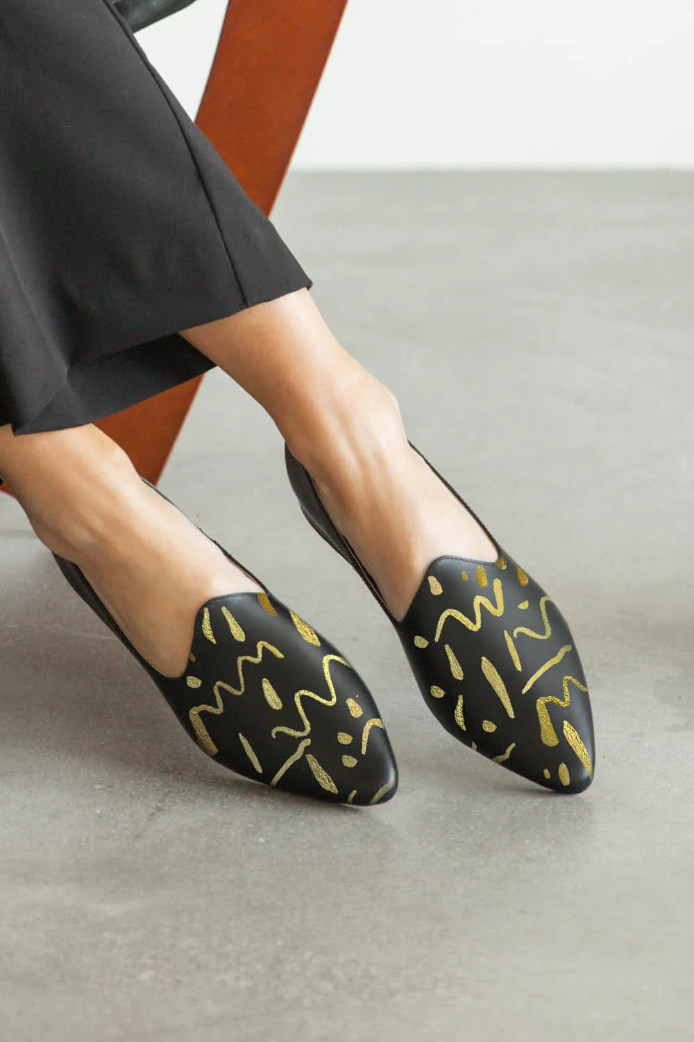 Gold Curvilinear Black Loafer