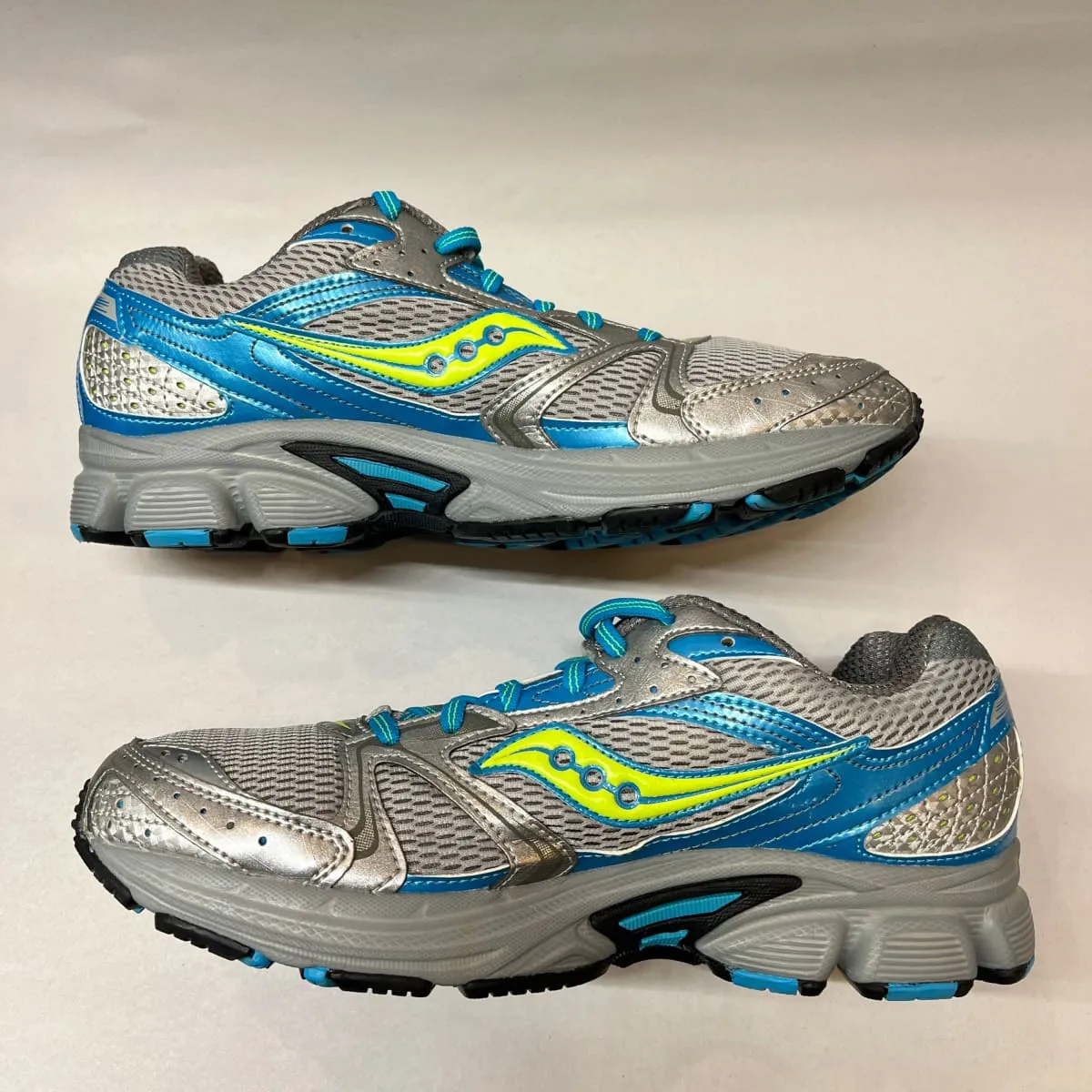 Women's Saucony Cohesion 5 Running Shoe  Blue/Gray/Green Size 10M - Preowned